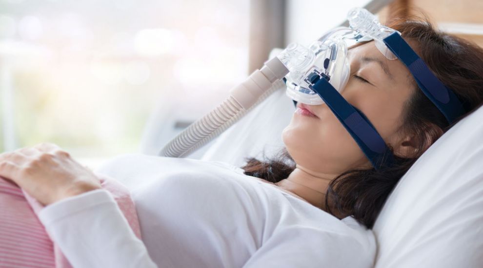 
	Femeile care urmeaza un tratament pentru apnee in somn devin mai bune la pat
