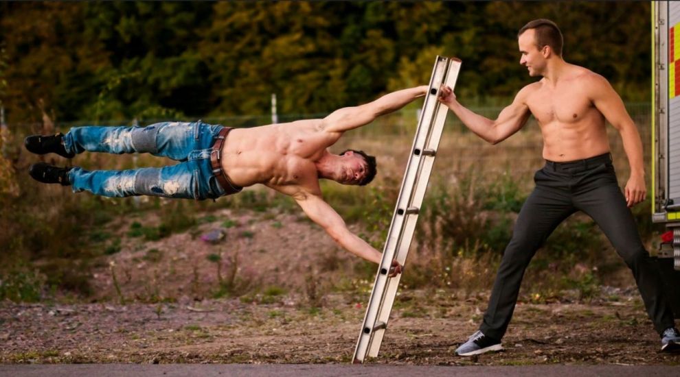 
	Cinci trucuri pentru a deveni un &bdquo;steag uman&rdquo;, explicate de unul dintre cei mai tari testeri Ninja Warrior
