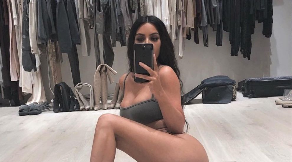 
	Kim Kardashian a renunțat la haine! Cum arată celebrul fotomodel într-o asemenea ipostază
