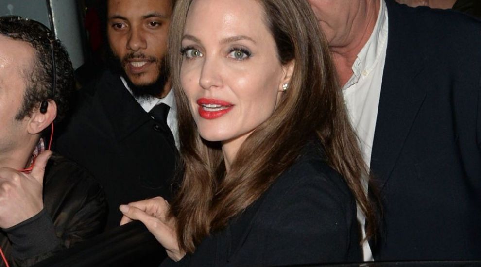 
	Ce a făcut Angelina Jolie înainte de decernarea Globurilor de Aur
