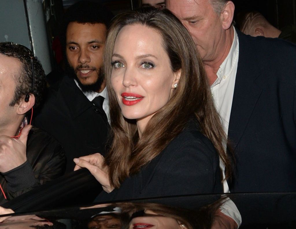 
	Ce a făcut Angelina Jolie înainte de decernarea Globurilor de Aur
