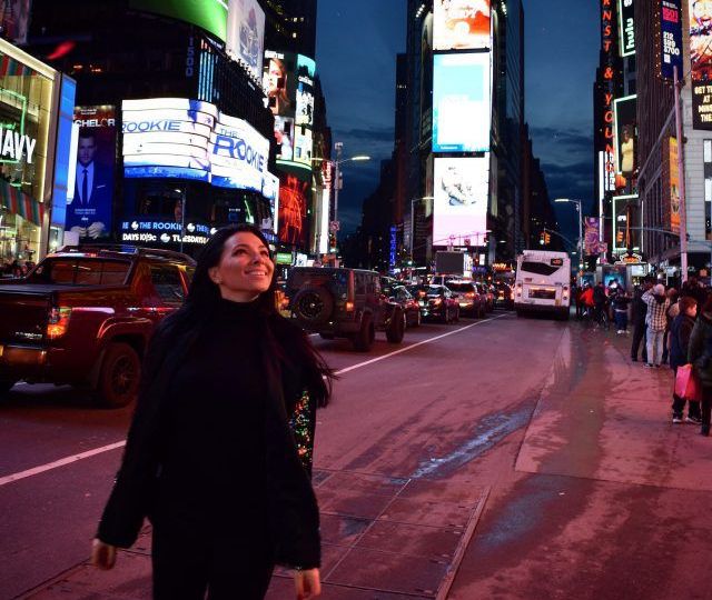 
	VIDEO Corina Caragea a petrecut &quot;Anul Nou&quot; chiar de ziua ei. Care a fost cea mai mare dezamăgire a prezentatoarei în New York
