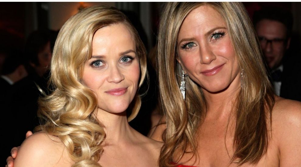 Reese Witherspoon a căzut pe scări, după ce a petrecut toată noaptea la petrecerea lui Jennifer Aniston 