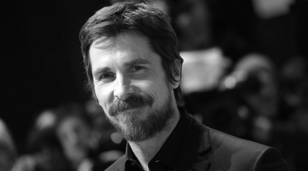 
	Împăcare istorică în familia lui Christian Bale. Actorul a fost iertat de mama și de sora lui
