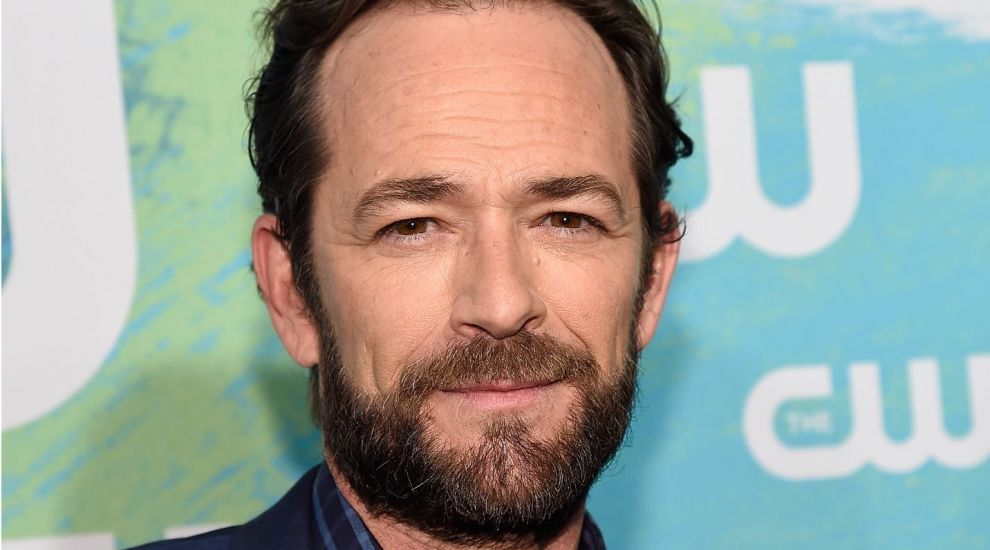 
	Luke Perry a suferit un &rdquo;masiv&rdquo; accident vascular cerebral. Ce se întâmplă acum cu actorul
