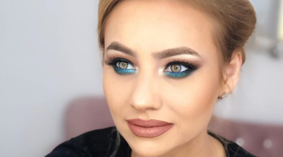
	VIDEO Emilia Dorobanțu a ales un tratament facial de hidratare
