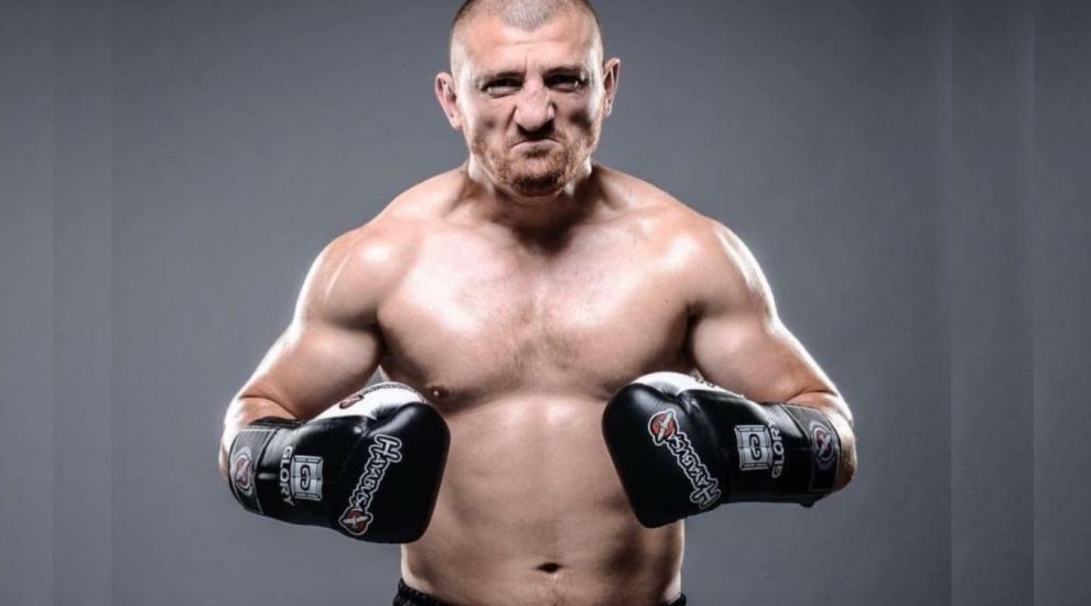 
	Cătălin Moroșanu revine în ring, pentru o revanșă. Cu cine se bate după ce a ieșit din Ferma
