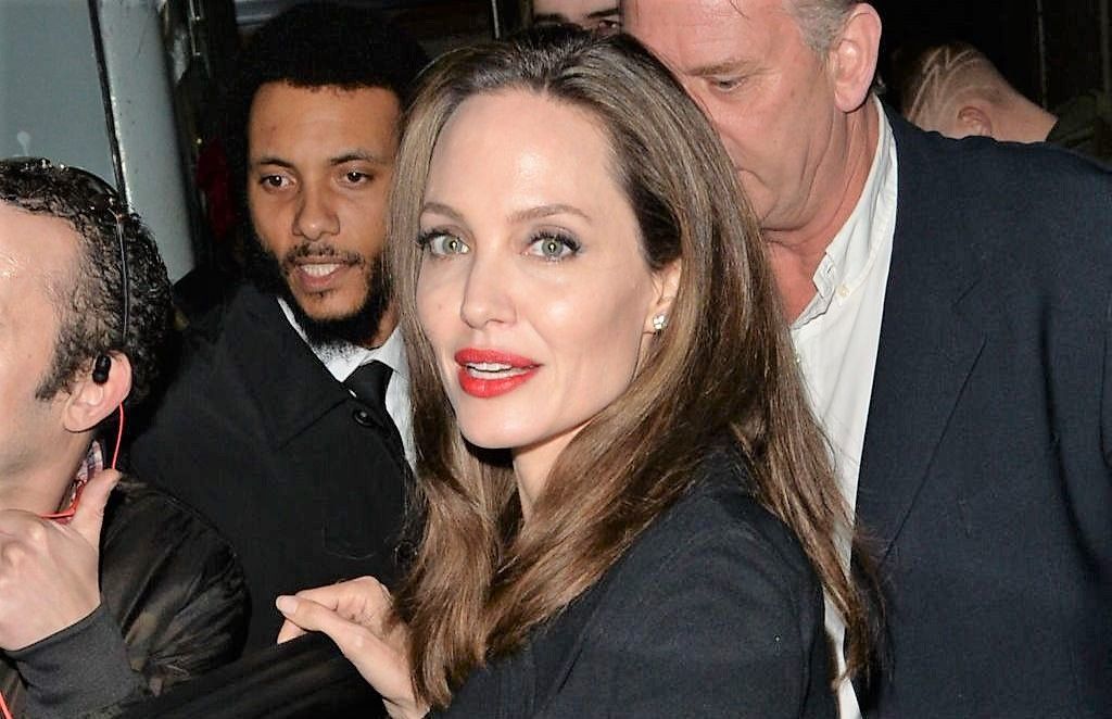 
	Angelina Jolie, în pericol să rămână singură. &bdquo;Nu poate face nimic în privința asta&rdquo;
