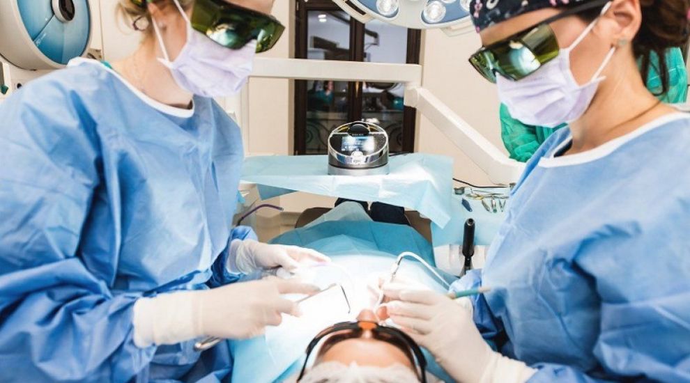 
	(P) Implant dentar într-o singură zi - servicii de nota 10 de la Dental Premier!
