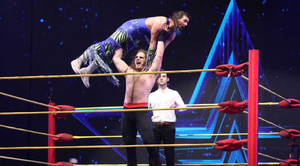 
	Românii au talent 2020: Iorgu Aggressor și Tom Fulton Future Shock au transformat scena într-un ring de wrestling
