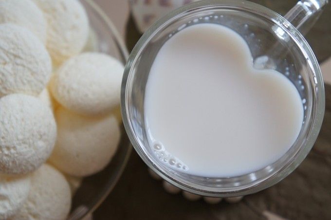 
	Laptele, singurul produs de origine animală care nu îmbătrânește și nu îmbolnăvește. 7 beneficii pentru sănătate
