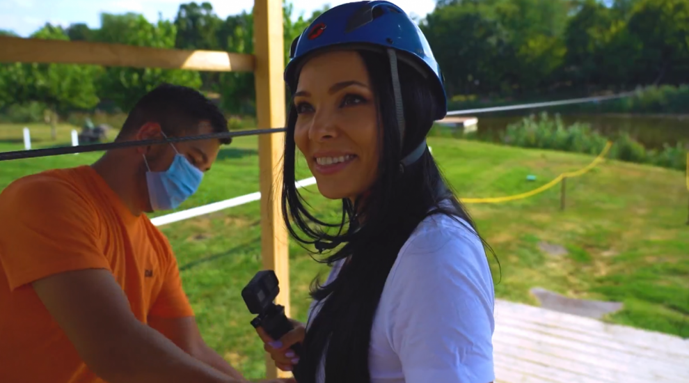 VIDEO Corina Caragea s-a distrat ca un copil în parcul de aventură de la Comana