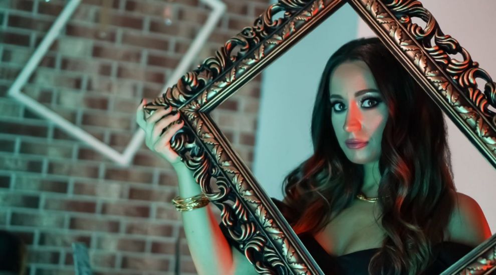 
	Mădălina Coca, finalistă Vocea României 2018, lansează primul său single: &bdquo;Lume, lume&rdquo;
