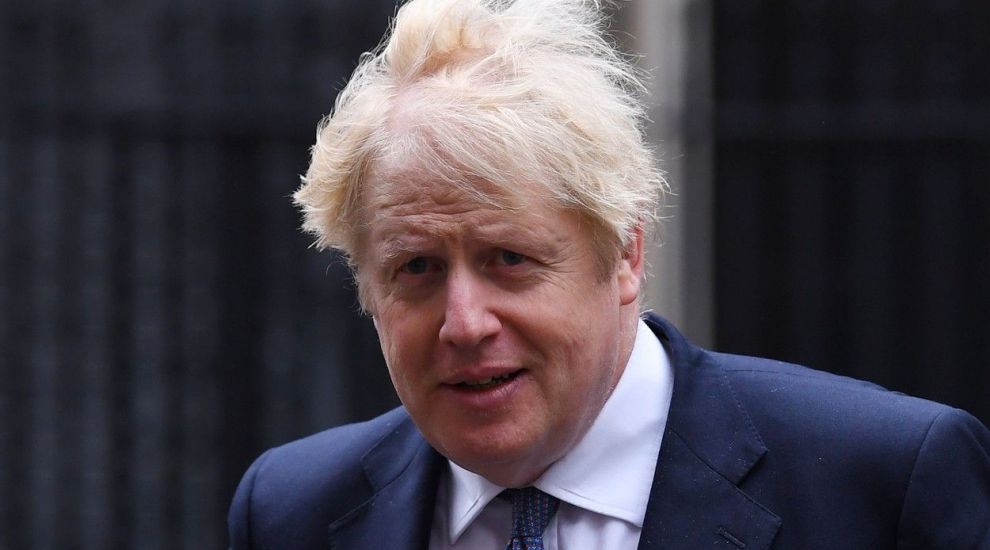 
	Lui Boris Johnson i-a căzut părul în direct, la TV. Reacția telespectatorilor

