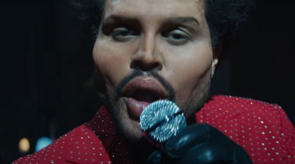 
	The Weeknd, de nerecunoscut în noul videoclip &rdquo;Save Your Tears&rdquo;
