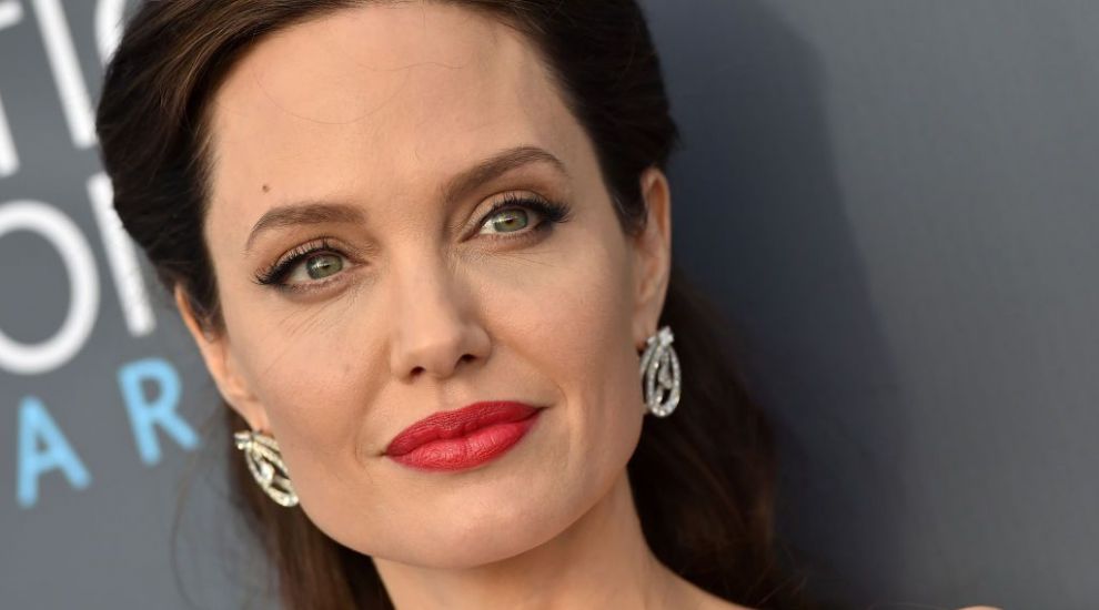 
	Angelina Jolie, despre divorț și maternitate: &rdquo;Ultimii ani au fost destul de grei. M-am concentrat pe vindecarea familiei noastre&rdquo;
