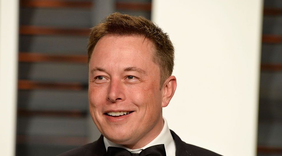 
	O femeie susține că e sora vitregă a lui Elon Musk. Cum a reacționat tatăl miliardarului
