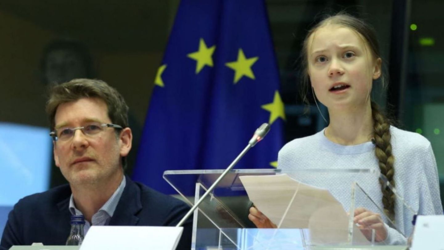 
	Greta Thunberg sună adunarea pentru protejarea planetei: &bdquo;Vinerea asta vor fi greve la nivel mondial&rdquo;

