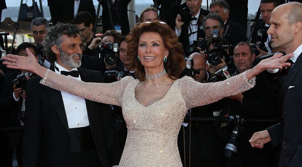 
	Sophia Loren, apariție magistrală la o gală din Los Angeles! Cum arată la 87 de ani regina filmului italian
