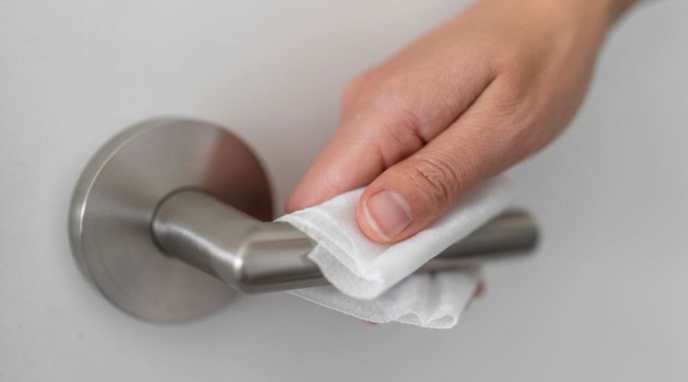 Curățarea și dezinfectarea suprafeţelor. Cum reduci semnificativ riscul de infecţie cu bacterii
