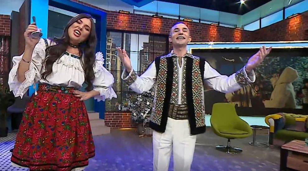 
	Paula Seling și Ion Paladi îi colindă pe români cu un cântec special de sărbătoare
