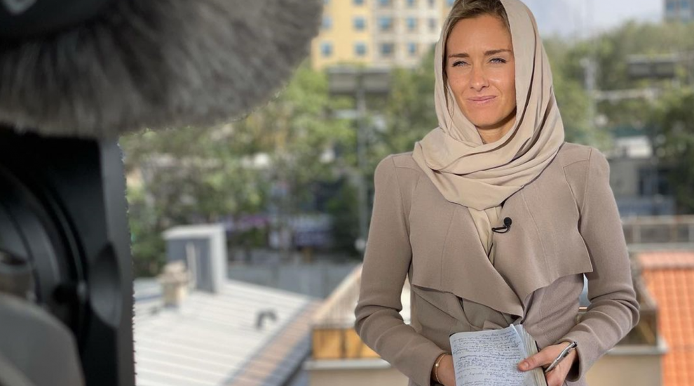 
	Charlotte Bellis, jurnalista neozeelandeză ajutată de talibani când țara natală a refuzat-o
