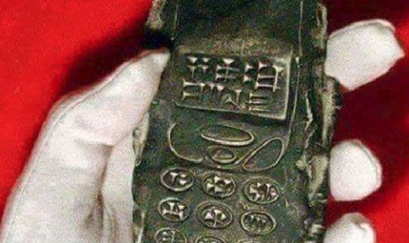 
	Adevărul despre &rdquo;telefonul mobil vechi de 800 de ani&rdquo;, care a devenit viral pe net
