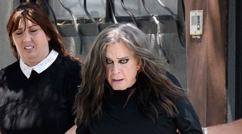 
	Ozzy Osbourne nu renunță la look-ul de bad boy nici la 73 de ani. Cum a apărut pe străzile din LA
