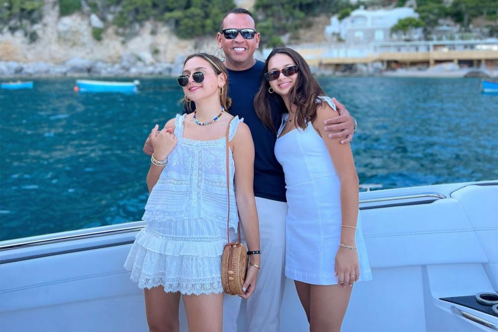 PRO TV – Alex Rodriguez, vacanza in Italia con le figlie.  Natasha ed Ella sono così belle