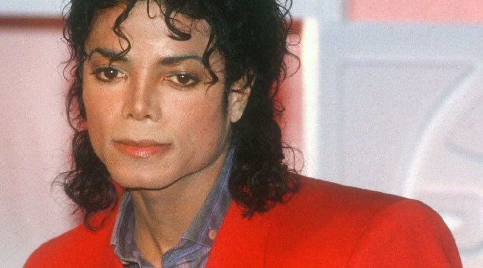 
	La 13 ani de la deces, s-a aflat că vila lui Michael Jackson a fost jefuită, dispărând și pijamaua pe care o purta când a murit
