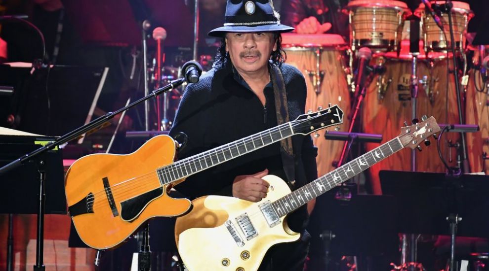 Chitaristul Carlos Santana a leșinat pe scenă, în timpul unui concert
