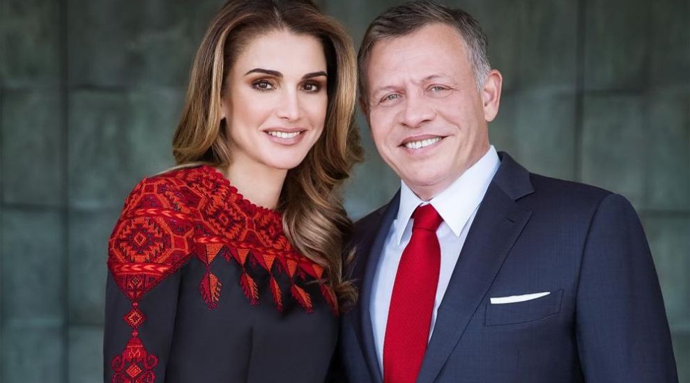 
	Regina Rania a Iordanului a anunțat logodna fiicei sale Iman. Cine este bărbatul care a cerut-o în căsătorie
