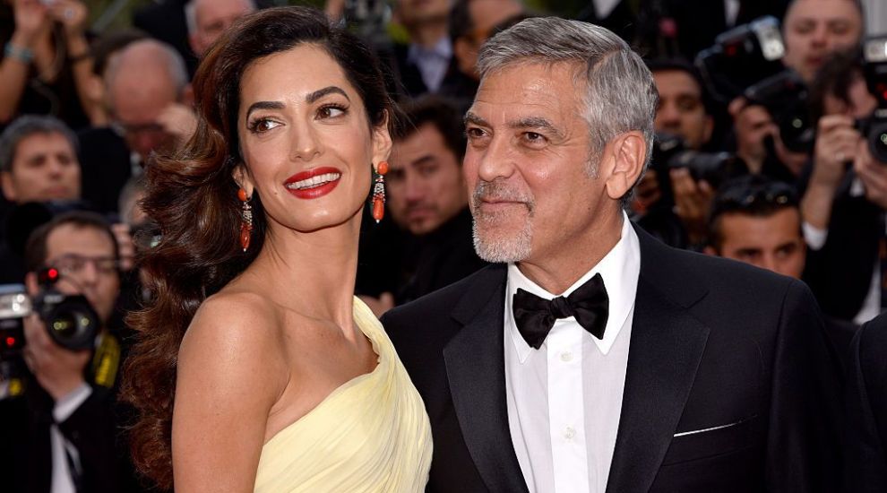 
	Amal Clooney, apariție spectaculoasă într-o rochie mini! Soția lui George Clooney a atras privirile ca un magnet
