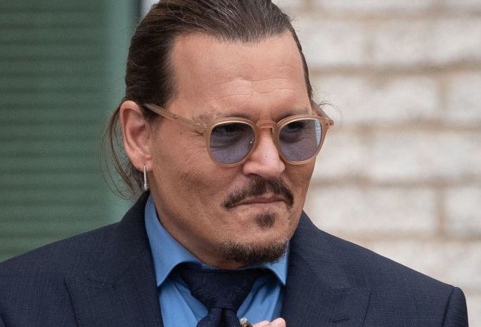 PRO TV – Johnny Depp, beccato con una donna misteriosa in Italia.  I fan pensavano che fosse la nuova ragazza