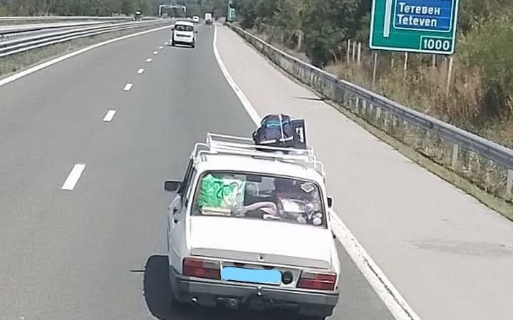 PRO TV – Έφυγε για Ελλάδα με το Dacia 1310, φορτωμένος στο χείλος με αποσκευές.  Η εικόνα έγινε viral