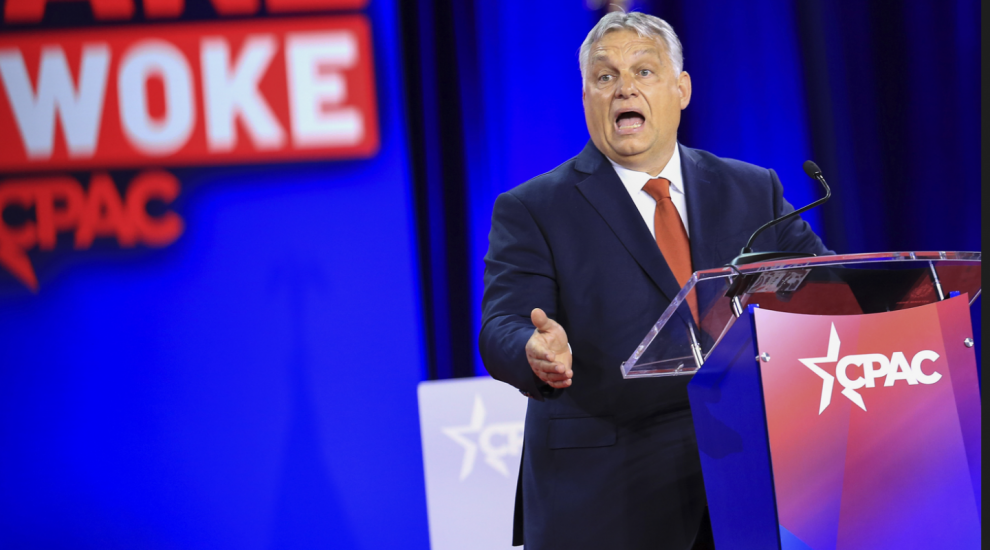 
	Viktor Orban, poză de vacanță virală. Cum au comentat internauții apariția premierului maghiar
