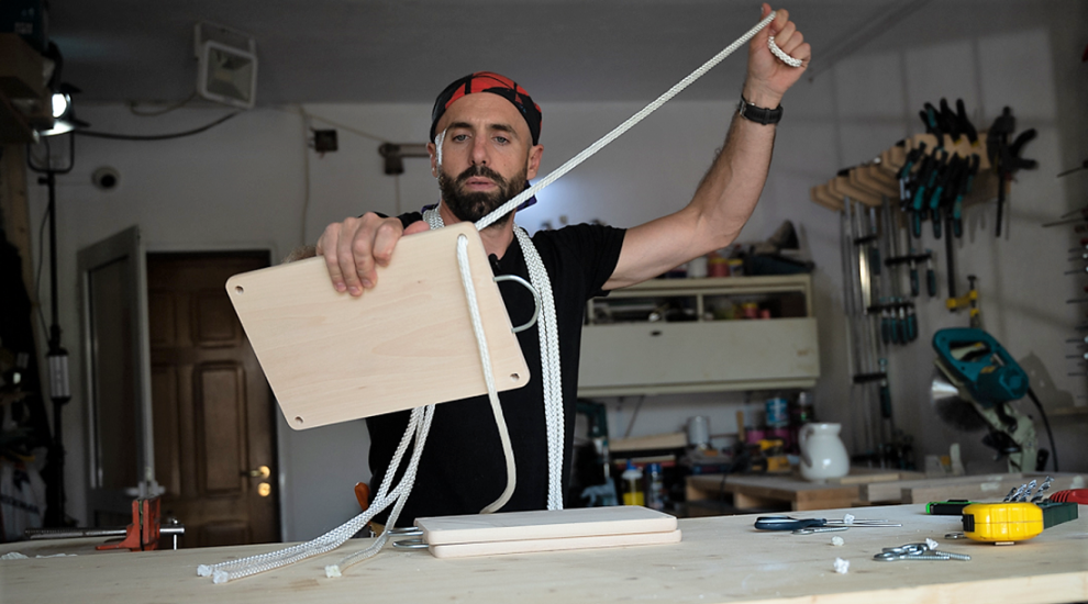 
	VIDEO Andrei Samoil ne învață cum să trasformăm tocătoarele de bucătărie în spații de depozitare

