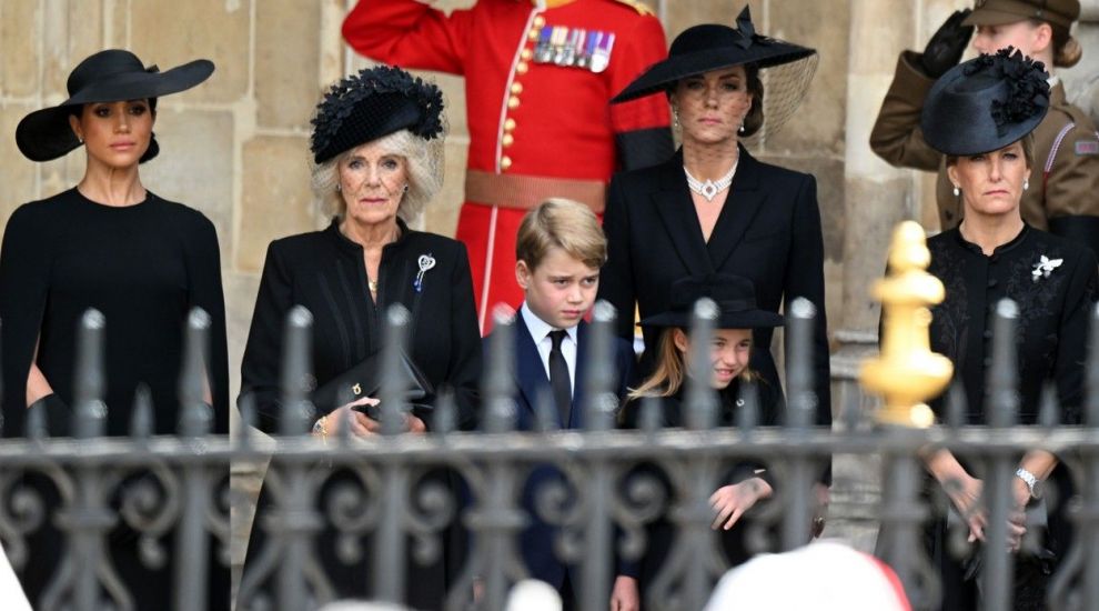 
	Singura persoană din Familia Regală care a plâns la înmormântarea reginei Elisabeta a II-a
