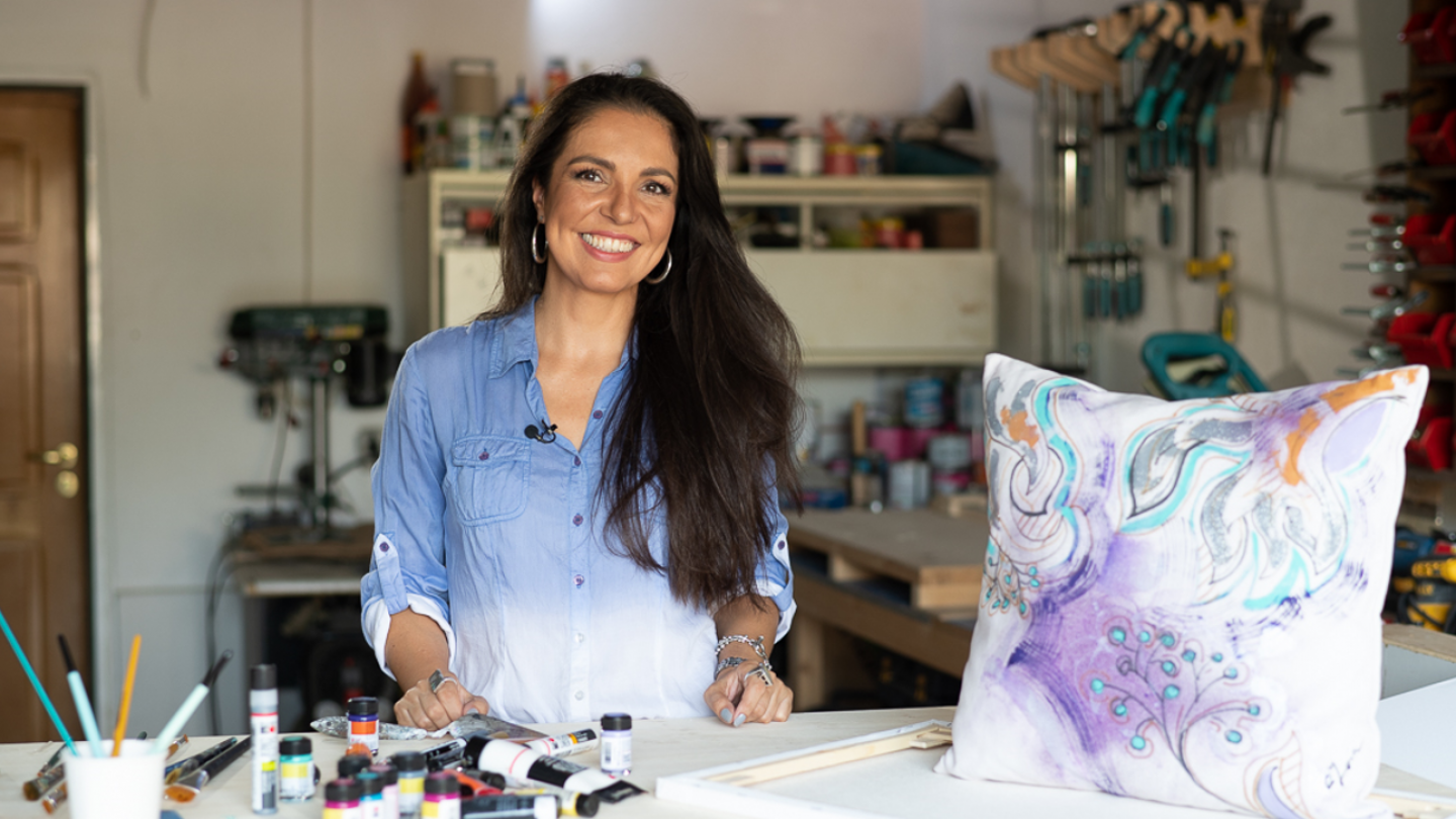 
	VIDEO Cum faci artă cu o pernă decorativă. Sfaturi de la Cristina Joia
