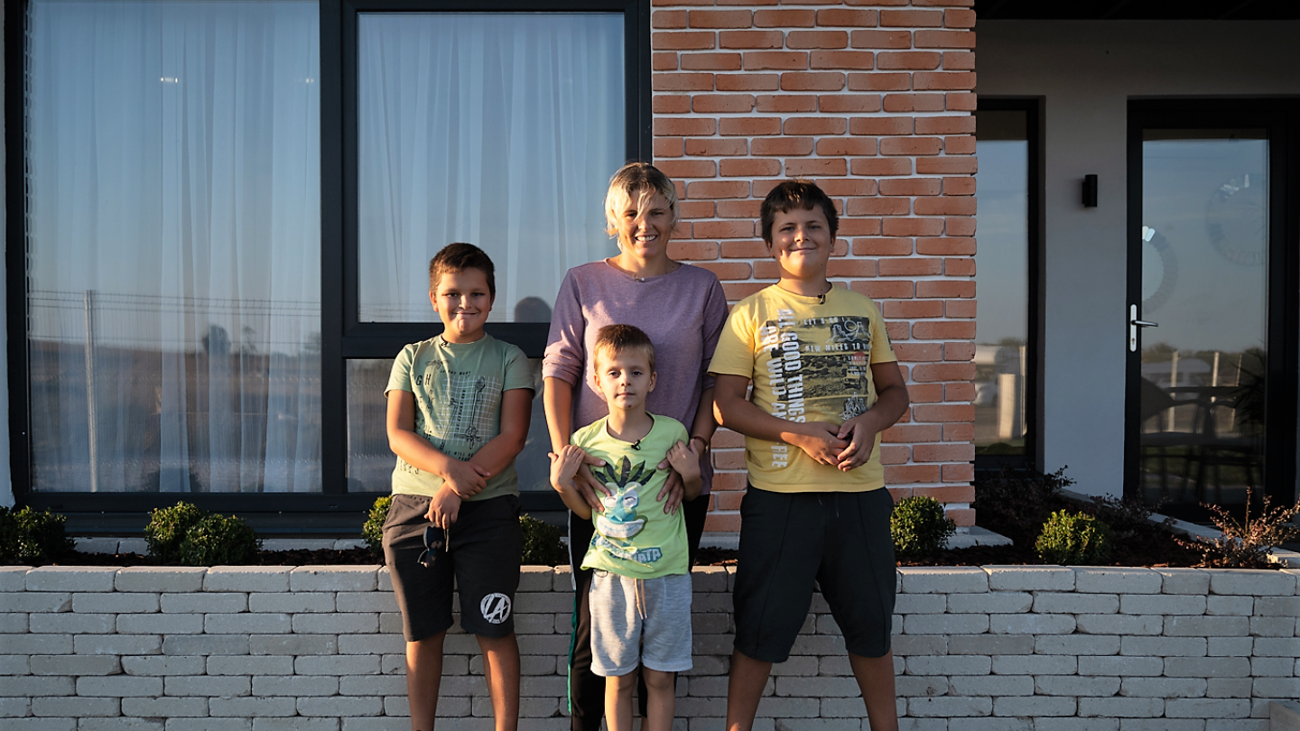 
	VIDEO Ana Balcic și fiii ei s-au mutat în casă nouă, construită de la zero
