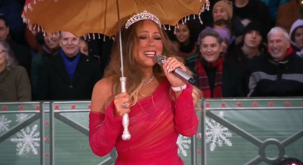 
	Mariah Carey, de râsul internetului după ce fanii au surprins-o făcând playback: &rdquo;A uitat până și versurile&rdquo;
