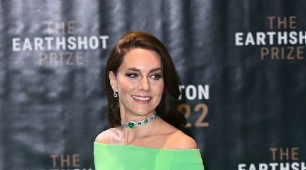 
	Kate Middleton, în cea mai îndrăzneață ținută din 2022: a purtat o rochie mulată, cu umerii goi și despicată la spate
