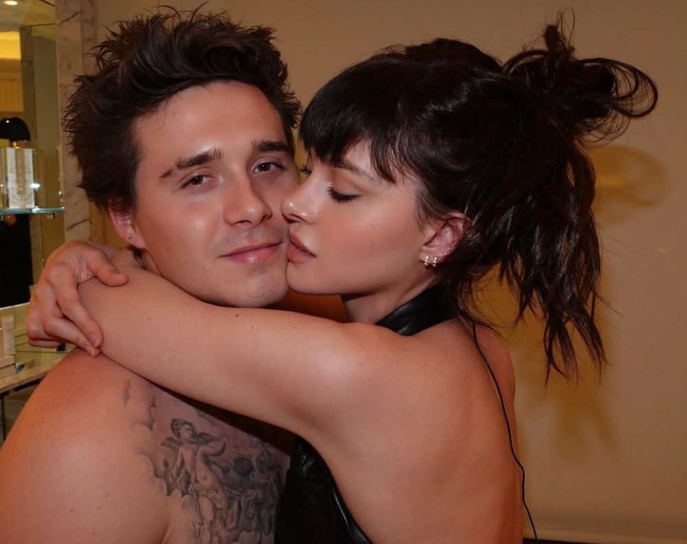 PRO TV – Brooklyn Beckham, deriso dagli internauti dopo aver dedicato un tatuaggio alla moglie: “Cosa fa se divorzia?”