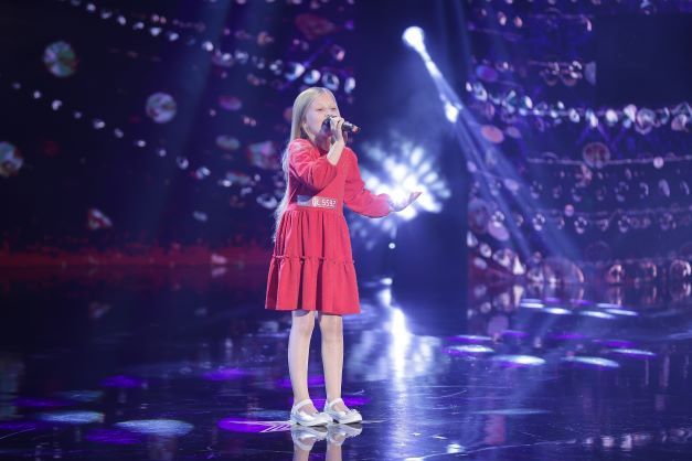
	Românii au talent 2023: Elena Radu, fetița de 8 ani din Vrancea care a ridicat sala în picioare. Dragoș: &bdquo;Ai o voce foarte puternică și frumoasă&rdquo;
