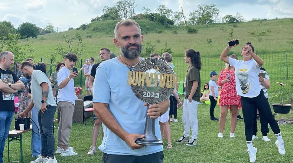
	Dan Ursa a dat o petrecere în aer liber pentru a sărbători victoria de la Survivor 2023. Ștefania Stănilă și Andrei Krișan i-au fost alături
