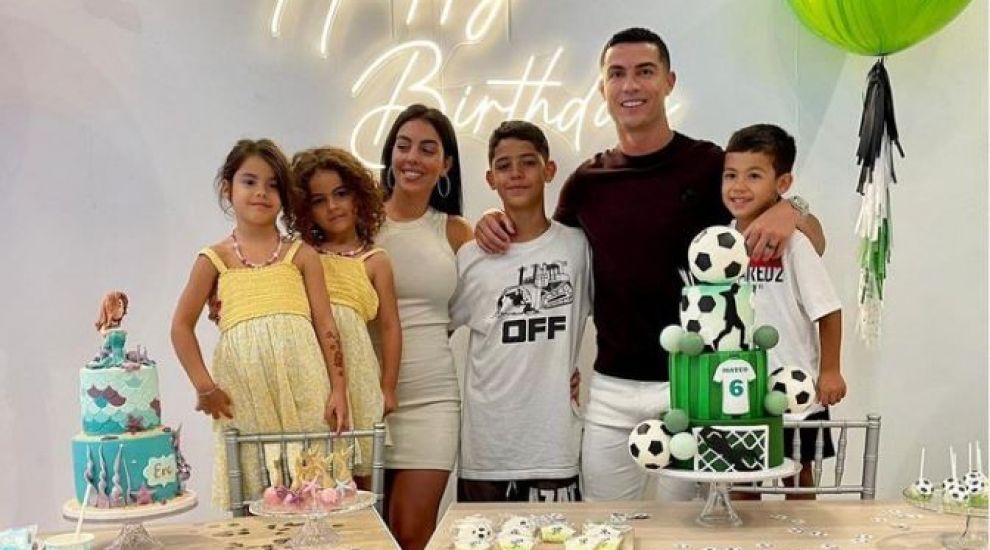 
	Gemenii lui Cristiano Ronalo au împlinit 6 ani! Georgina, criticată de fani pentru imaginile de la party
