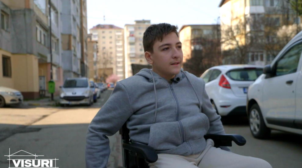 VIDEO Andrei Radu a mers singur la școală, pentru prima oară de la accident. Reacția colegilor
